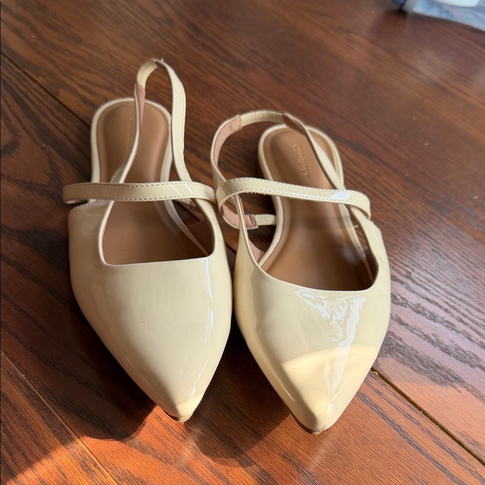Old Navy Ivory Pointed Slingback Flats in Bone size 9